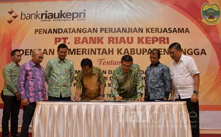 Penandatangan-MoU-Bank-Riau-Kepri-Pemkab-Lingga.jpg