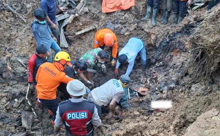 Pencarian-Masih-Berlanjut-7-Korban-Longsor-Tapanuli-Selatan-Ditemukan-Meninggal.jpg