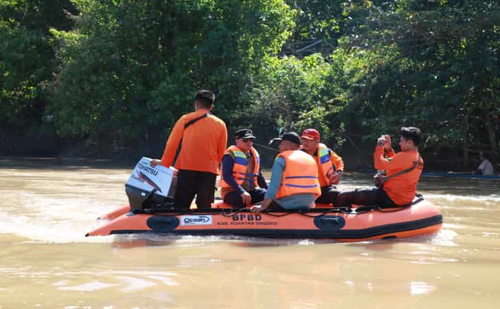 Pencarian-bocah-hilang-di-sungai-Kuantan.jpg