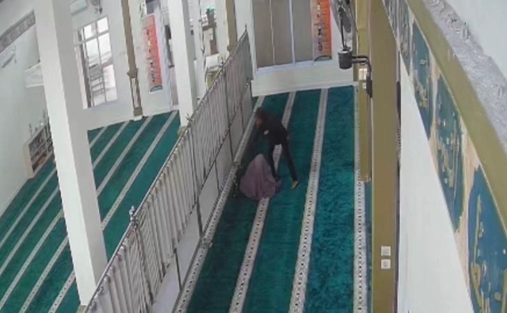 Pencurian-Tas-di-Masjid-Masyithah-Terekam-Kamera-Pengawas.jpg