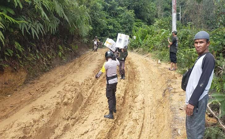 Pendistribusian-logistik-di-kampar-kiri.jpg