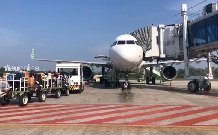 Penerbangan-di-Bandara-SSK-II-Pekanbaru.jpg