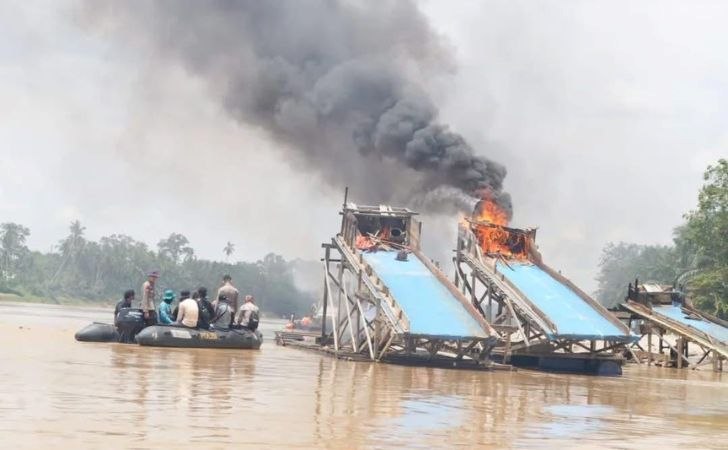 Penertiban-PETI-Cerenti-Picu-Kemarahan-Warga-dan-Rusak-Mobil-Kapolres-Kuansing.jpg