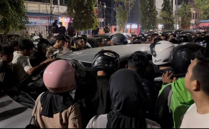 Pengemudi-Calya-Tabrak-Driver-Ojol-di-Jalan-Tuanku-Tambusai.jpg