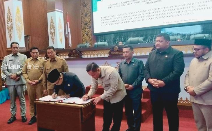 Pengesahan-APBDP-Pekanbaru.jpg