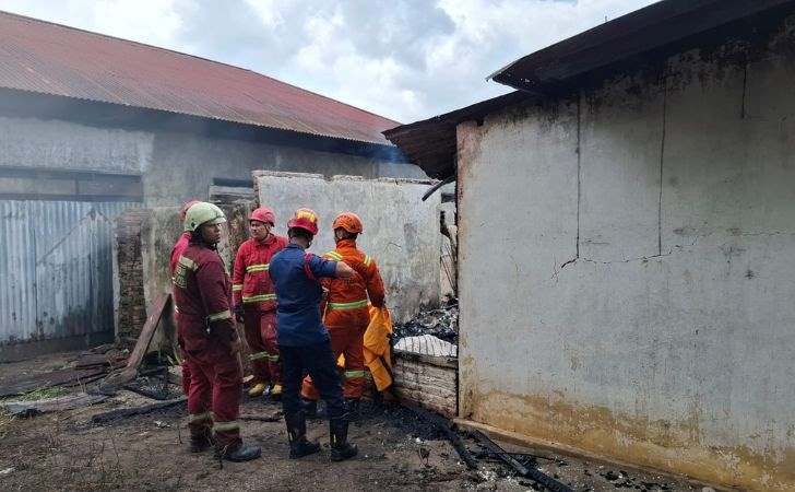 Penghuni-Rumah-Tewas-Terbakar-Saat-Insiden-Kebakaran-di-Harapan-Raya.jpg