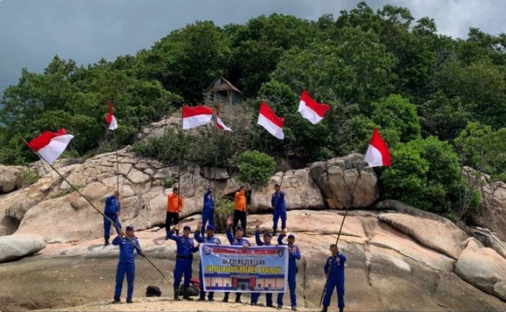 Pengibaran-bendera-di-perbatasan.jpg