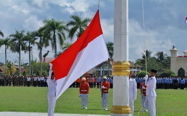 Pengibaran-bendera-di-siak.jpg