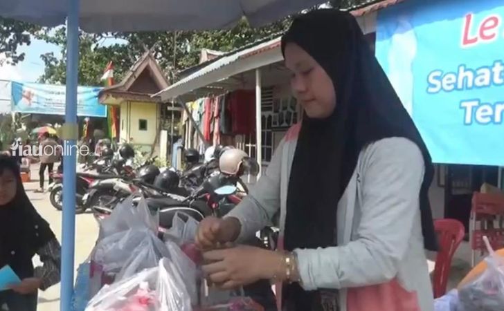 Penjual-bunga-tabur-di-tpu.jpg