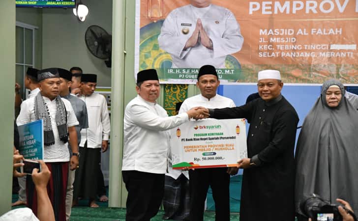 Penyerahan-CSR-BRK-Syariah.jpg