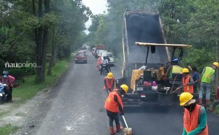 Perbaikan-jalan-di-siak.jpg