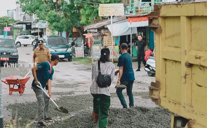 Perbaikan-jalan-rusak-di-Pekanbaru-11.jpg