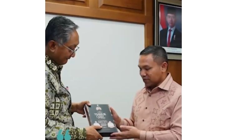Perjuangkan-Percepatan-Infrastruktur-Daerah-Gubri-Temui-Menteri-PU.jpg