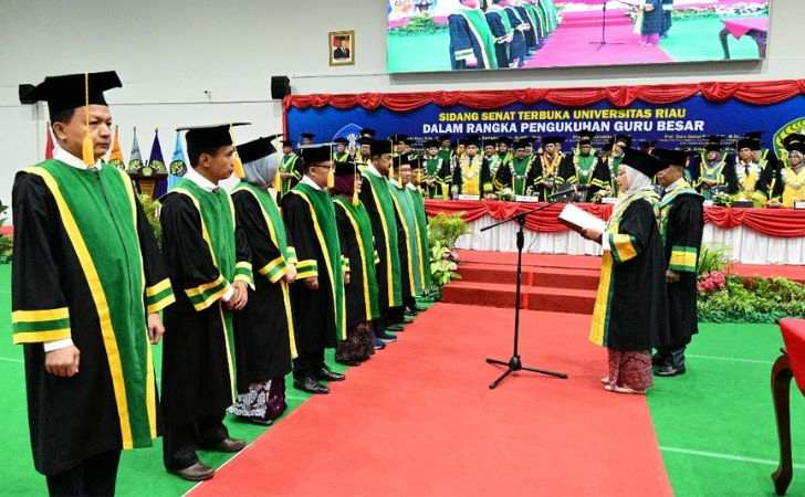 Perkuat-Peran-Kampus-Berdampak-Unri-Kukuhkan-Delapan-Guru-Besar.jpg