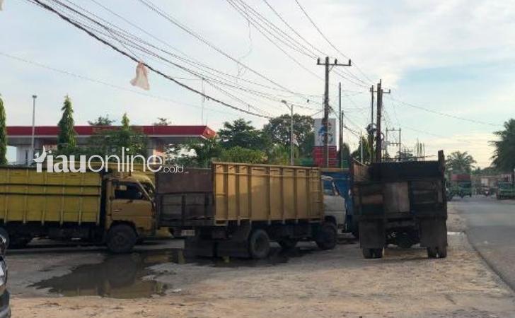 Pertamina-Diminta-Jelaskan-Penyebab-Antrean-Solar-Subsidi-di-Sejumlah-SPBU-Pekanbaru.jpg