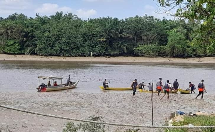 Peserta-Iven-Pacu-Sampan-Tradisional.jpg