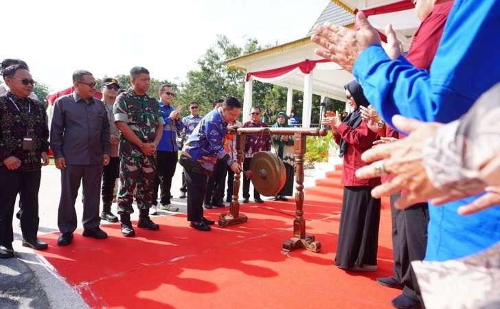 Plt-Gubri-Lepas-Ribuan-Mahasiswa-Kukerta-Membangun-Negeri-2.jpg