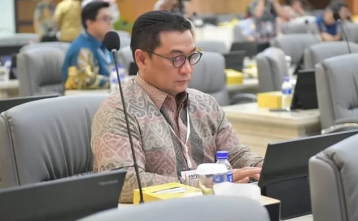 Plt-Sekwan-DPRD-Riau-Syahrial-Abdi.jpg
