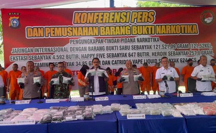 Polda-Riau-Musnahkan-1215-Kg-Sabu-Hingga-Ribuan-Butir-Pil-Ekstasi.jpg