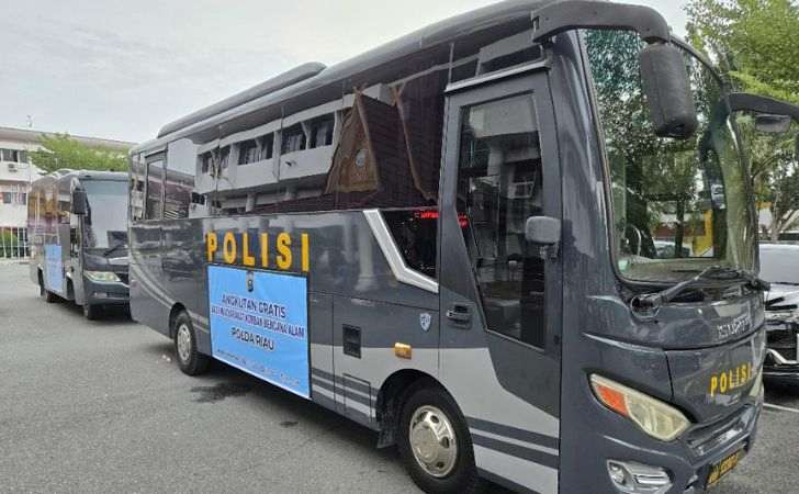 Polda-Riau-Sediakan-Bus-Gratis-untuk-Keluarga-Korban-Bencana-Alam-di-Sumbar.jpg