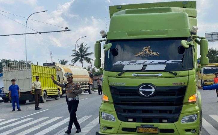 Polda-Riau-Temukan-SIM-Palsu-Saat-Operasi-Gabungan-di-Pekanbaru.jpg