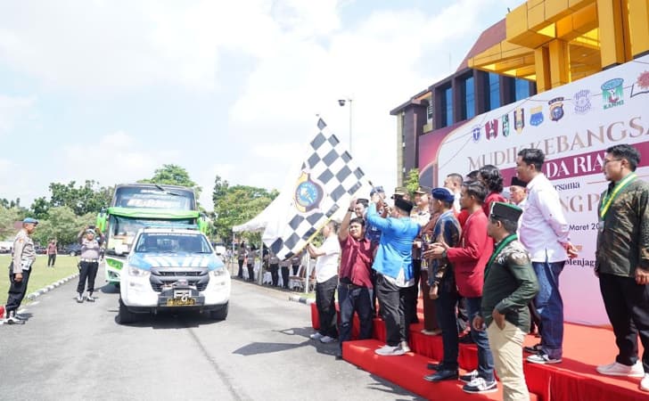Polda-Riau-berangkatkan-mudik-gratis.jpg