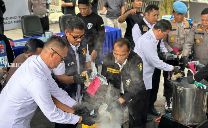 Polda-Riau-musnahkan-sabu3.jpg
