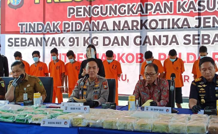 Polda-Riau-ungkap-kasus-narkoba2.jpg