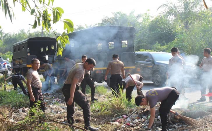 Polda-dan-Polresta-bersihkan-sampah.jpg