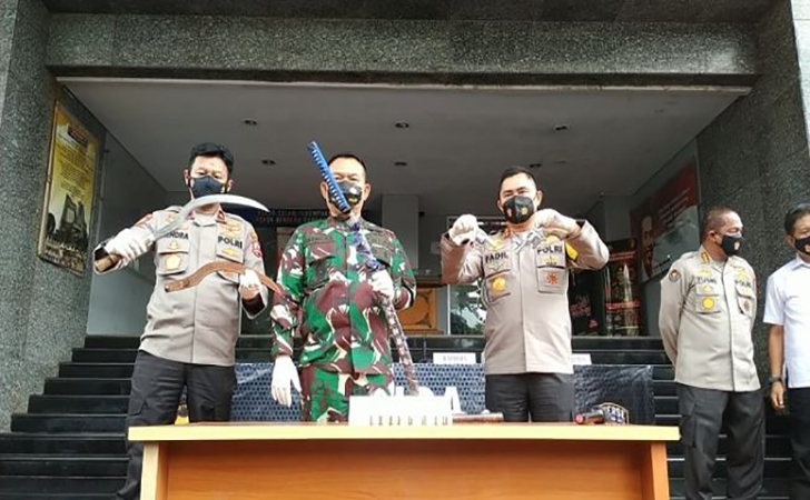 Polisi-diserang.jpg