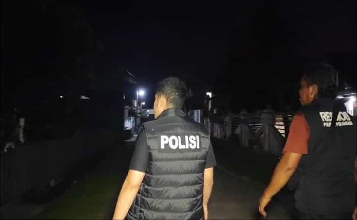 Polisi-patroli-jaga-rumah-warga.jpg