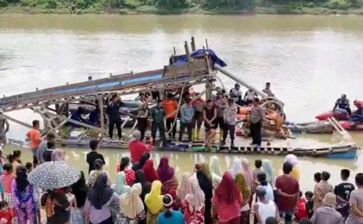 Polres-Kuansing-Gelar-Patroli-Gabungan-55-Rakit-PETI-Dimusnahkan.jpg