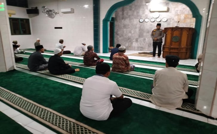 Polres-dumai-salat-subuh-jamaah.jpg