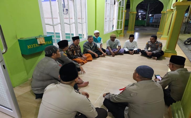 Polres-dumai-timur-usai-salat-jamaah.jpg