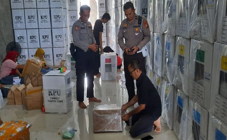 Polres-kuansing-cek-gudang-logistik-kpu.jpg