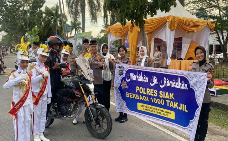 Polres-siak-berbagi-takjil.jpg