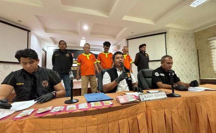Polresta-Pekanbaru-Ringkus-Spesialis-Curat-26-Keping-Emas-Diamankan.jpg