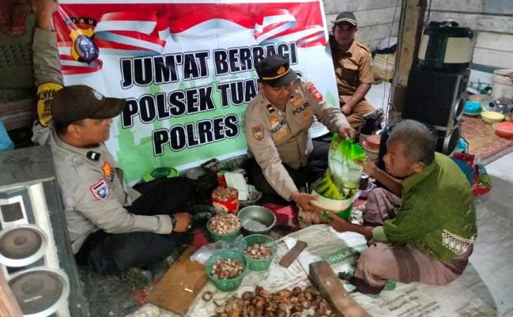 Polsek-Tualang-Salurkan-Bantuan-untuk-Keluarga-Kurang-Mampu-saat-Iduladha.jpg