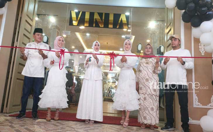 Potong-pita-launching-vinia-butik.jpg