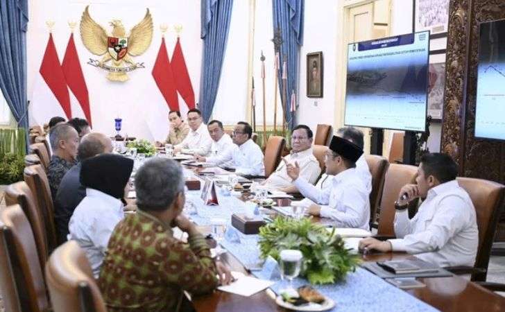 Prabowo-Gelar-Ratas-Bahas-Strategi-Penanggulangan-Kemiskinan-Nasional.jpg
