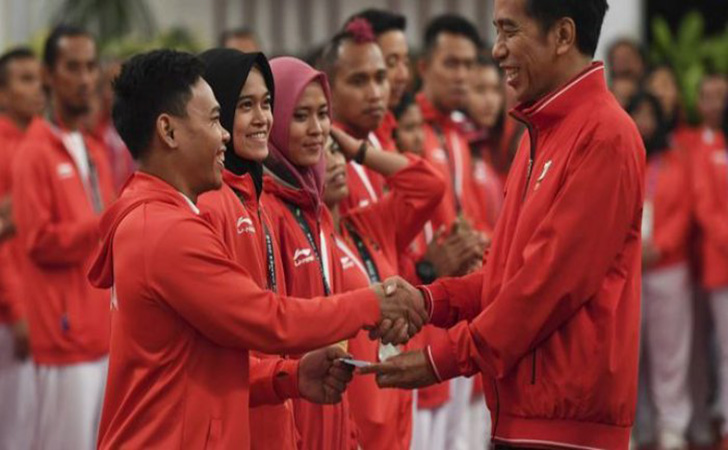 Presiden-Jokowi-Serahkan-Bonus-bagi-Peraih-Medali.jpg