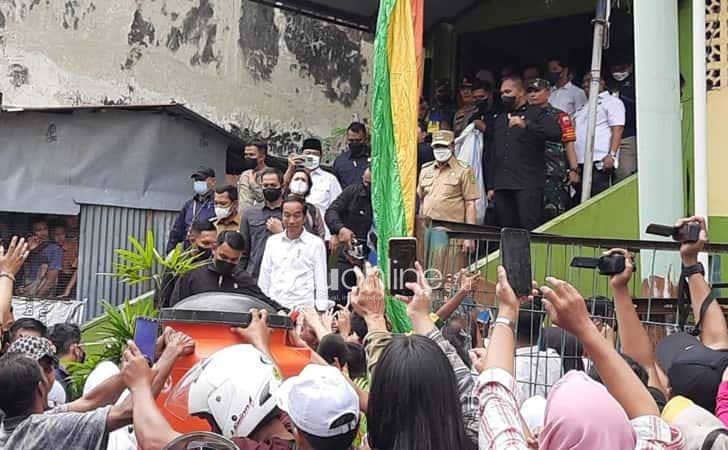 Presiden-Jokowi-di-pasar-bawah.jpg