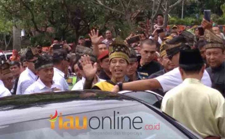 Presiden-Jokowi-tiba-di-Pekanbaru.jpg