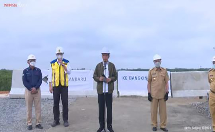 Presiden-Jokowi-tinjau-tol-Pekanbaru-Bangkinang2.jpg