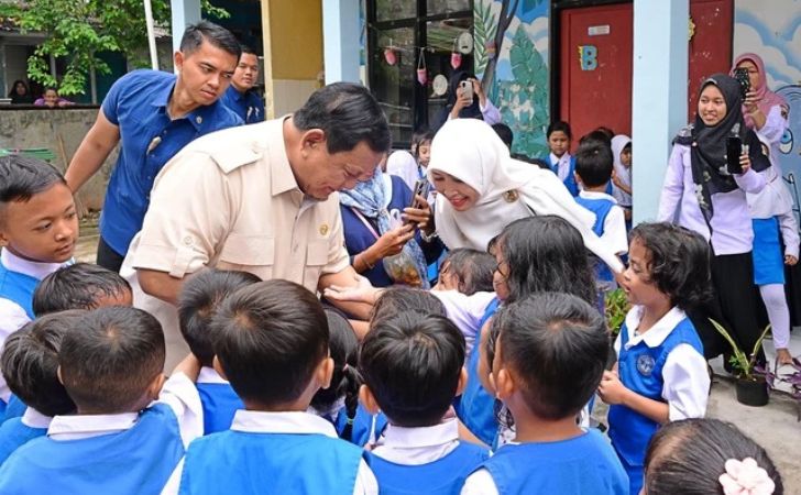 Presiden-Prabowo-dan-anak-anak.jpg