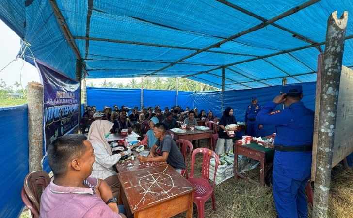 Program-JALUR-Menyusuri-Perairan-Inhil-Warga-Dapat-Beras-hingga-Pengobatan-Gratis.jpg