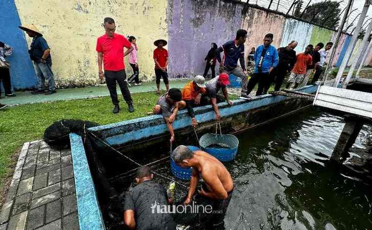 Program-Pangan-di-Balik-Dinding-Lapas-Pekanbaru-Panen-Perdana-2-Ton-Patin.jpg