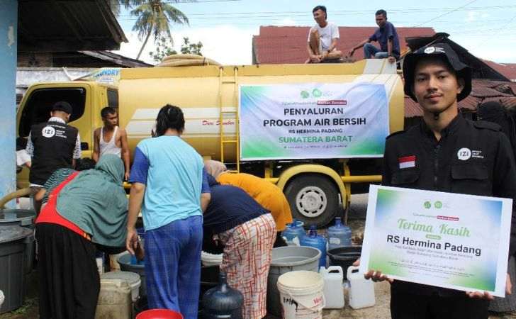RS-Hermina-Padang-dan-IZI-Sumbar-Salurkan-Bantuan-Air-Bersih-untuk-Penyintas-Bencana.jpg