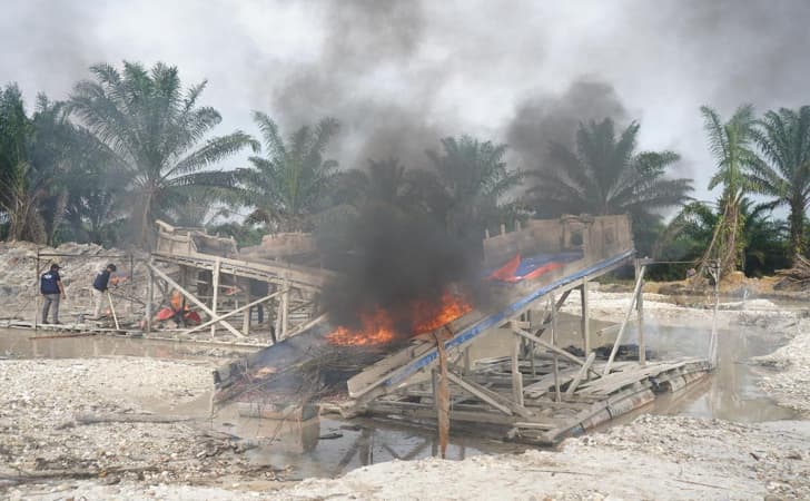 Rakit-PETI-dibakar1.jpg