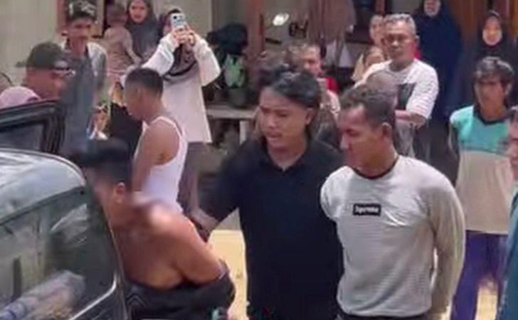Rampok-Ibu-dan-Anak-di-Siang-Bolong-Dua-Pria-di-Sorek-Dibekuk-Warga.jpg